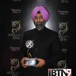 Mr-Malvinder-Mohan-Singh-with-the-APEA-Entrepreneur-of-the-Year-Award-[27296]